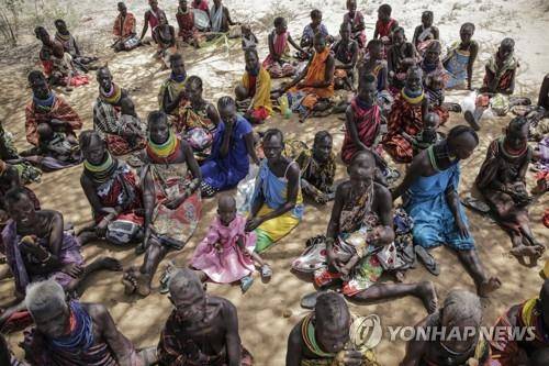 케냐 북부 로모푸스 마을 주민들 [AP 연합뉴스 자료사진, 재판매 및 DB 금지]