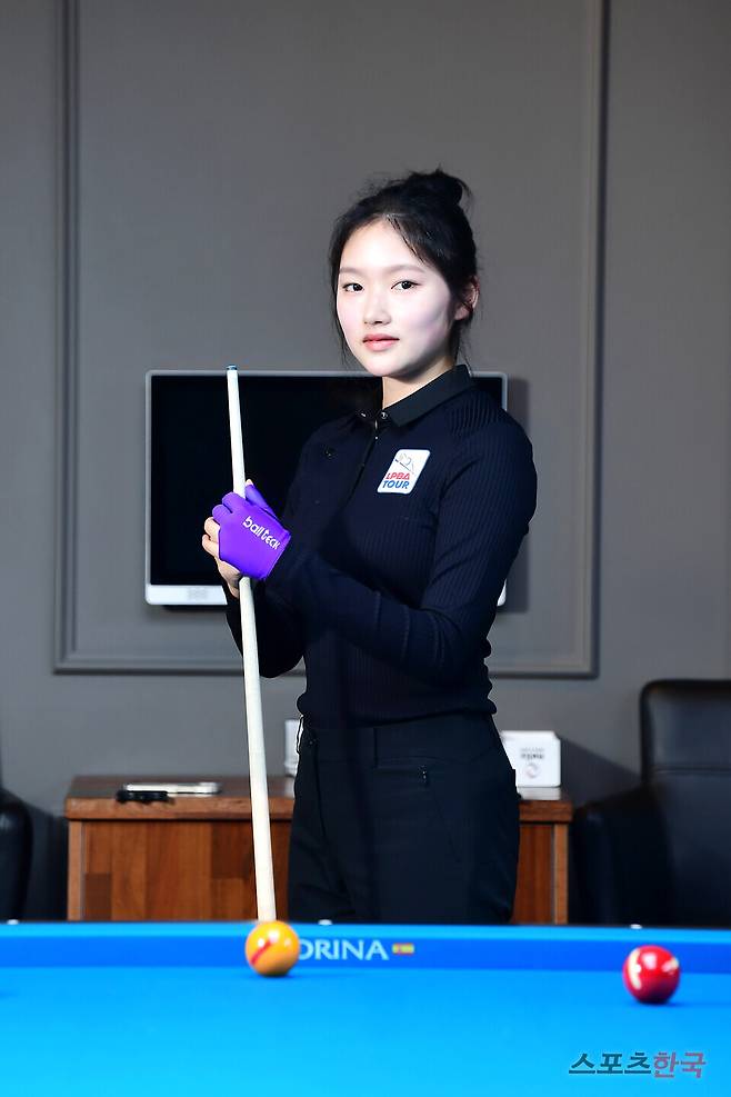 프로당구 선수 한지은이 스포츠한국과의 인터뷰에서 포즈를 취하고 있다. ⓒ이혜영 기자 lhy@hankooki.com