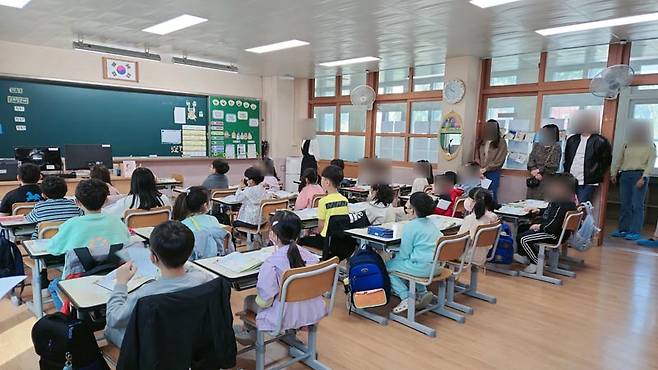 가족돌봄휴가를 받고 큰 아이의 초등학교 학부모 참관수업도 참여할 수 있었다.