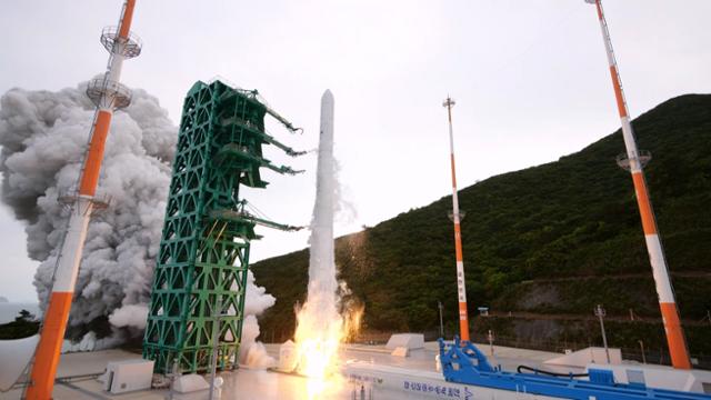 한국형 우주발사체 누리호(KSLV-Ⅱ)가 25일 오후 전남 고흥군 나로우주센터에서 발사되고 있다. 항공우주연구원 제공