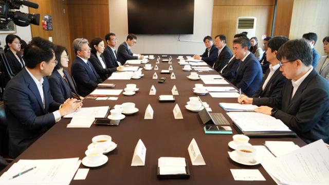 국토교통부와 서울시가 26일 오전 한국프레스센터에서 고위급 정책협의회를 열고 있다. 국토부 제공