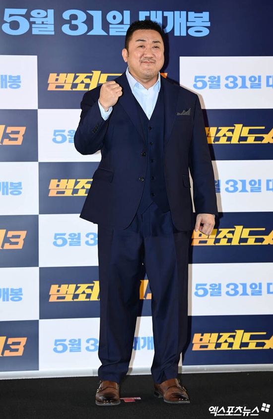 Actor Ma Dong-Seok recalled the past when he suffered a dizzying injury and his whole body was injured.Ma Dong-Seok, who is about to release the movie The Outlaws3 (director Lee Sang-yong) on the 31st, recently confessed his passion for acting through an interview in Samcheong-dong, Jongno-gu, Seoul.Ma Dong-Seok is giving the audience a sense of exhilaration with his striking action acting using the Fitness Boxing technology that Jasin learned in various movies starring Jasin from The Outlaws released in 2017 to The Outlaws2 last year.On this day, Ma Dong-Seok said, I am worried about the risk of injury due to the Fitness Boxing Action and Action acting by Ma Seokdo in the works including The Outlaws3. If I tell you a long story, I think I have had a lot of bad luck since I was a child. I started Fitness Boxing when I was a junior high school student and continued to work out to be a Fitness Boxing player. I had a part-time job, but I was seriously injured in a motorcycle accident in winter.That was my first crisis, and after I immigrated to the U.S., I did things like cleaning buildings and washing dishes in restaurants, but my shoulder and arm, which were injured at the time, got stuck on the railing, so I had surgery again. I was frustrated when I tried to keep doing Fitness Boxing.I came back to Korea and worked as an actor, but I could not avoid the risk of injury.Ma Dong-Seok said, I went abroad to shoot, and the building collapsed and fell 6m down. The vertebrae, shoulders, chest bones, and ankles were broken. The doctor said that I was born with a strong bone.If not, I might have been paralyzed under my chest after suffering such an injury. Ma Dong-Seok said, I have to rehabilitate for a lifetime, but I often do not get timely rehabilitation and physical therapy due to busy shooting schedules going back and forth between Korea and overseas. So 300 days out of 365 days a year I feel sick.I hear the story of Why do you do this? It may seem foolish from the outside, but I am trying to accept it because it is my job and life. Photo = DB, PlusM Entertainment