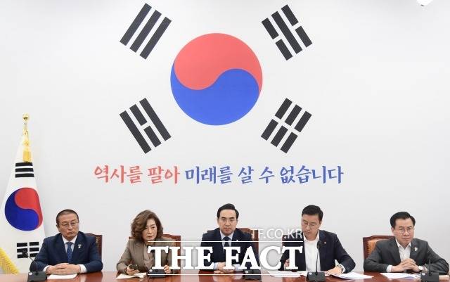 더불어민주당은 국민의힘이 일본 후쿠시마 원전 오염수 방출에 대해 말을 바꿨다고 비판하고 있다. 지난 4월 민주당 후쿠시마 원전 오염수 방출 저지 대응단이 국회에서 열린 '후쿠시마 방사성 오염수 방류 대응 방일 결과보고 기자간담회'에 참석해 발언하던 당시. /이새롬 기자