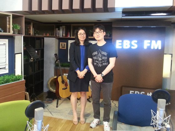 EBS 중국어 프로그램 담당 강동걸 PD(오른쪽)와 취샤오루. 사진 본인제공