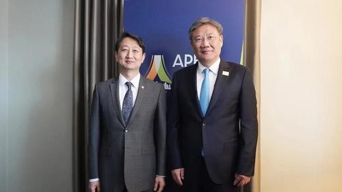 26일(현지시간) 회동한 안덕근 통상교섭본부장(좌)과 왕원타오 중국 상무부장 [중국 상무부 홈페이지. 재판매 및 DB 금지]