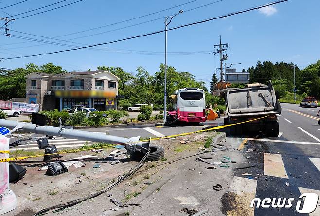지난 25일 발생한 사고 현장.(제주동부소방서 제공)