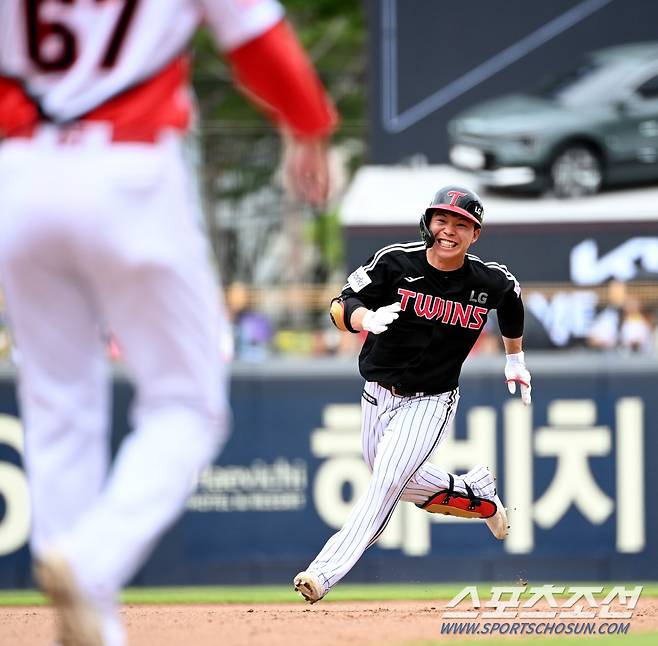 2023 KBO리그 LG 트윈스와 KIA 타이거즈의 경기가 28일 광주KIA챔피언스필드에서 열렸다. 4회초 무사 만루 LG 문성주가 3타점 3루타를 치고 있다. 광주=허상욱 기자wook@sportschosun.com/2023.05.28/