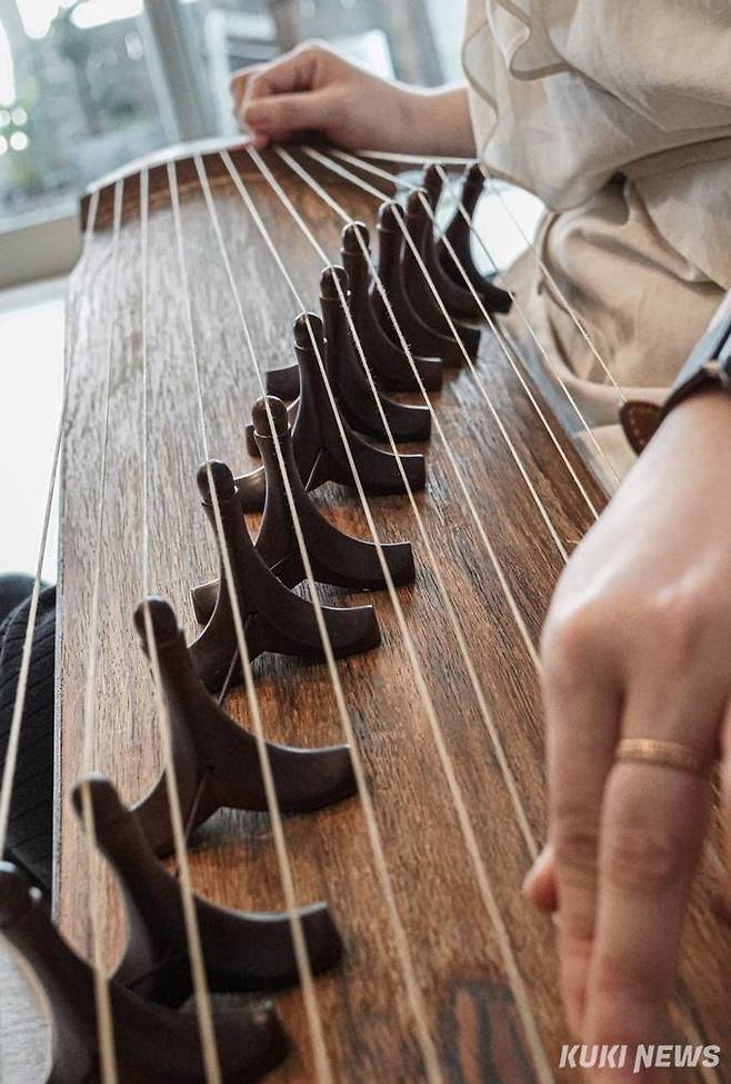 최씨는 3개월 전부터 가야금을 배우기 시작했다. 마음이 편해지는 가야금 소리에 매력을 느꼈다고 말했다.&nbsp; &nbsp;사진=김예솔