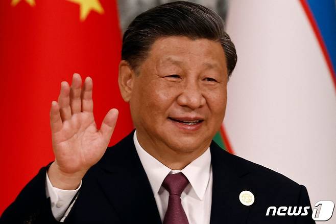 시진핑 중국 국가 주석이 19일 (현지시간) G7 정상회의에 맞춰 산시성 시안에서 열린 첫 중국-중앙 아시아 정상회의 중 단체 사진을 찍고 있다.  2023.05.19. ⓒ AFP=뉴스1 ⓒ News1 우동명 기자