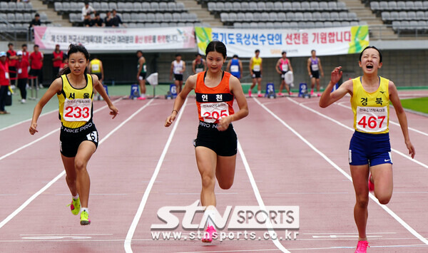 여중부 100m 배윤진 선수 사진┃박진명 기자