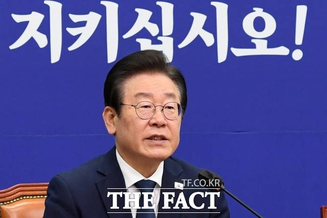 더불어민주당 강성 지지층인 '개딸'(개혁의딸)을 두고 당내 반응이 극명하게 엇갈린다. 계파 간 갈등 조짐이 보인다. 사진은 이재명 대표. /남용희 기자