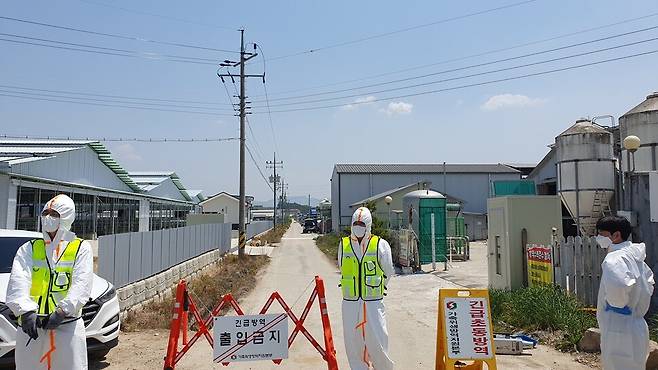 지난 10일 구제역이 발생한 충북 청주시 북이면 한우 축산단지. 오윤주 기자