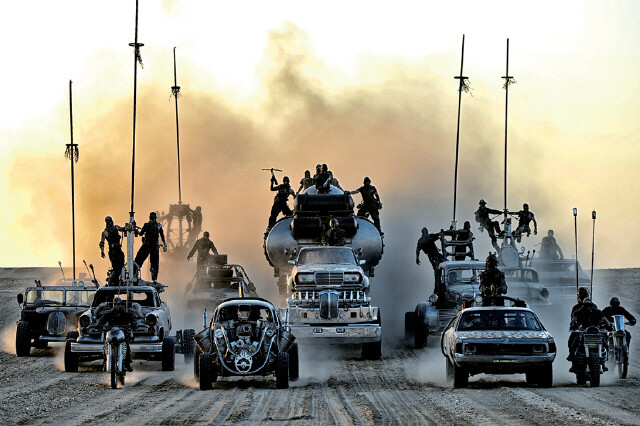 영화 <매드맥스: 분노의 도로>의 한 장면.