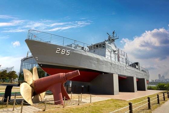 서울함공원에 전시된 참수리급 고속정.