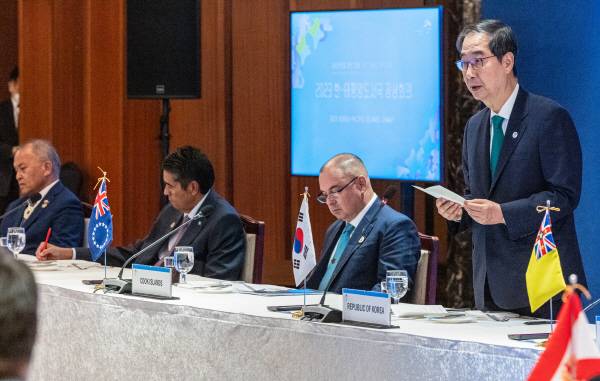 한덕수 국무총리가 29일 오후 서울 중구 롯데 호텔에서 열린 한·태평양도서국 정상회의 참석 지도자 초청 환영 오찬에 참석해 환영사를 하고 있다. 연합뉴스