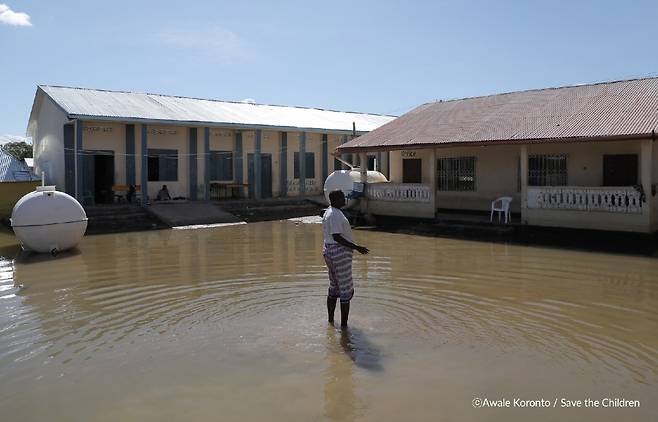 지난 14일 폭우로 소말리아 중부 샤벨 강이 범람해 인근 벨레드웨이네 마을의 주택과 농작물이 침수됐다. [세이브더칠드런 제공]
