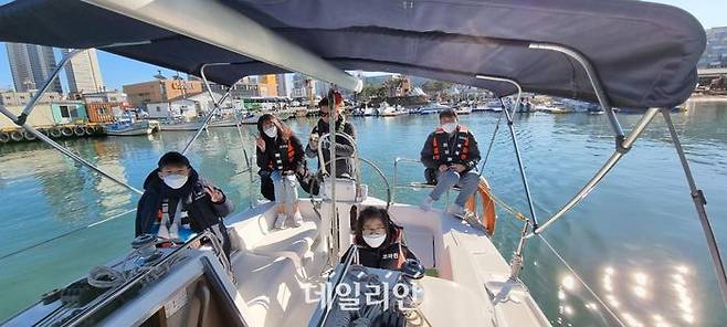 한국해양재단이 사회적 배려 계층을 대상으로 하는 해양문화나눔 활동 모습. ⓒ한국해양재단