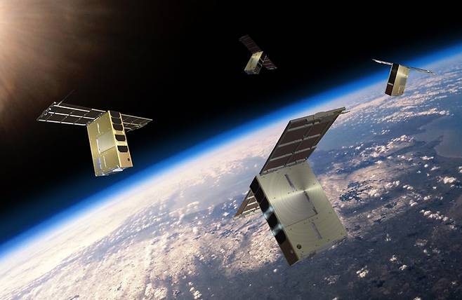 한국천문연구원이 개발한 초소형위성인 도요샛 4기가 지구 궤도에서 임무 중인 상상도. 한국천문연구원 제공