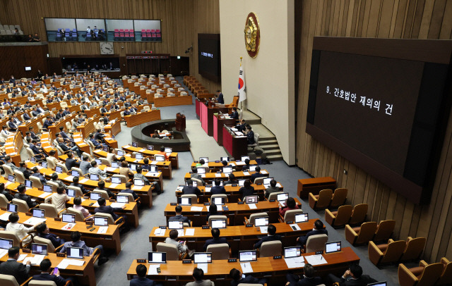 ▲ 30일 국회 본회의에서 윤석열 대통령이 거부권을 행사한 간호법 재의결 건을 논의하고 있다. 연합뉴스