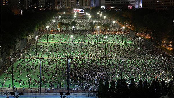 2020년 6월4일 홍콩 빅토리아파크에서 톈안먼 민주화 시위 희생자 추모 집회가 열리고 있다. EPA연합뉴스