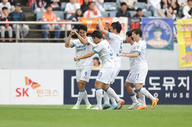 수원삼성 선수들. 한국프로축구연맹 제공