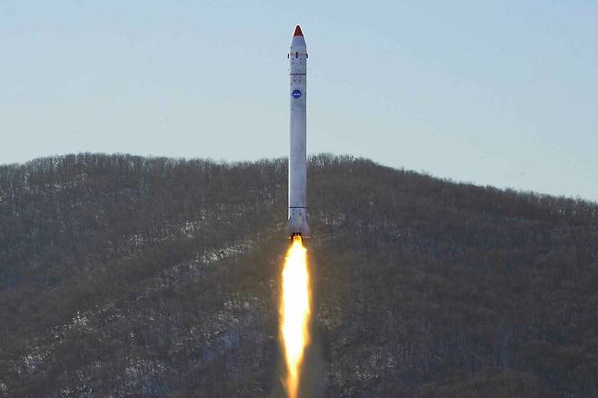 북한이 지난해 12월 정찰위성 관련 '중요시험'을 진행했다며 공개한 사진./뉴스1
