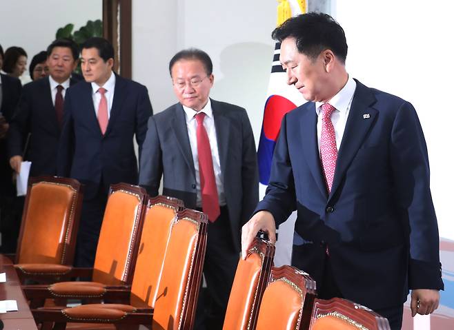 김기현 국민의힘 대표가 22일 서울 여의도 국회에서 열린 최고위원회의에 참석하고 있다. 2023.5.22/뉴스1