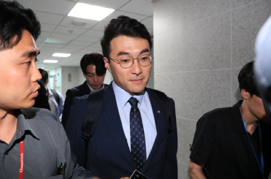 김남국 무소속 의원이 31일 오후 여의도 국회의원 회관에 위치한 자신의 사무실에서 나오고 있다. <국회사진공동취재단>