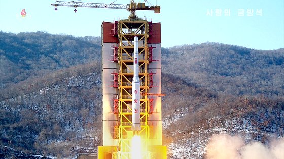 북한은 총 6차례에 걸쳐 위성을 발사했다. 이 중 2차례만 궤도 진입에 성공했다. 사진은 2016년 북한이 발사한 광명성 4호.연합뉴스