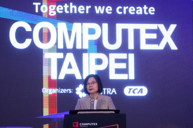 차이잉원 대만 총통이 30일 타이베이에서 열린 정보기술(IT) 박람회 컴퓨텍스(Computex) 포럼에 참석해 연설하고 있다. 로이터연합뉴스