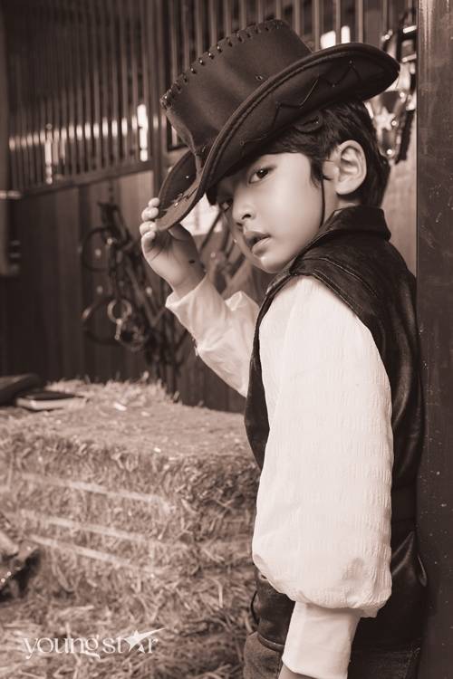 서우진(9)이 영스타(youngstar) 표지모델을 장식했다. 사진=한국아역배우협회