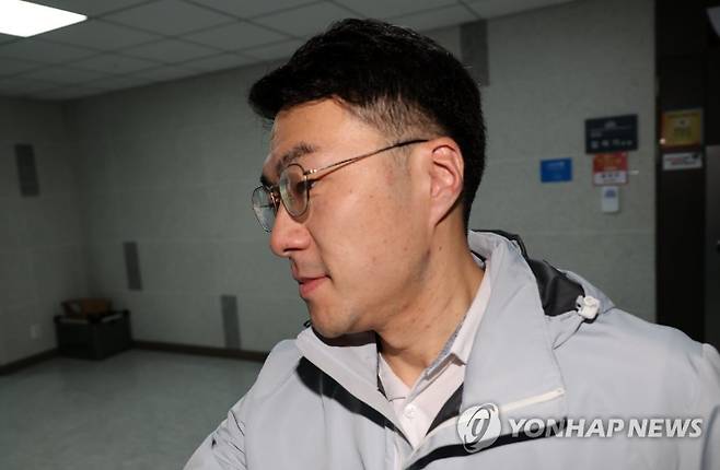 (서울=연합뉴스) 한상균 기자 = 김남국 의원이 14일 오전 국회 의원실로 출근하고 있다. 2023.5.14 xyz@yna.co.kr 연합뉴스