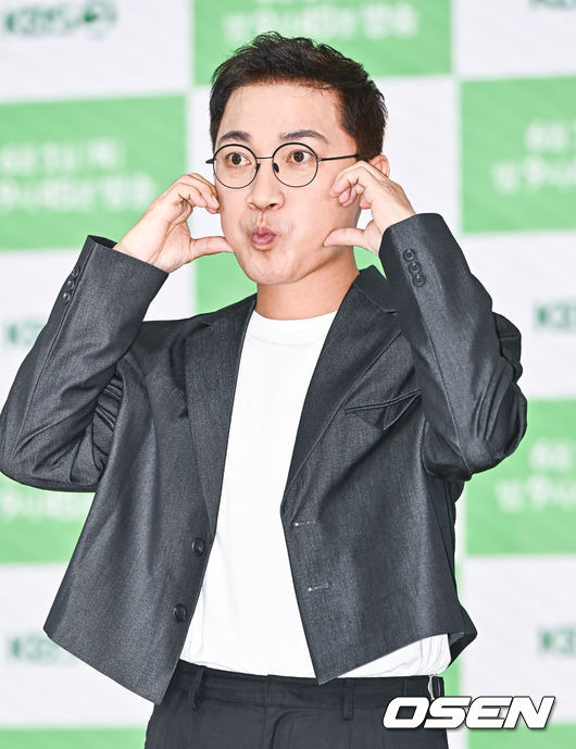 [OSEN=박준형 기자]배우 조재윤이 포즈를 취하고 있다.  2023.05.31 / soul1014@osen.co.kr