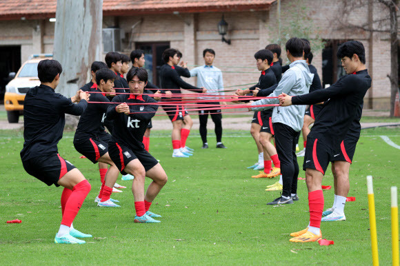 산티아고 델 에스테로의 훈련장에서 훈련에 매진하는 U-20 한국 대표팀 선수들. 산티아고 델 에스테로=연합뉴스