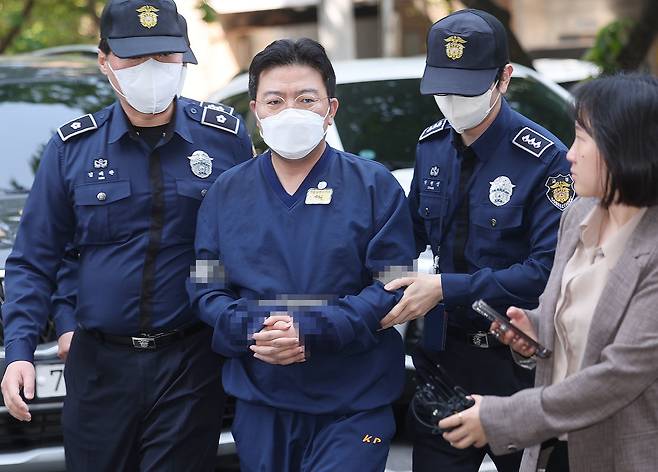 라덕연 대표가 5월11일 오전 서울남부지방법원에서 열린 구속 전 피의자 심문에 출석하고 있다.ⓒ연합뉴스