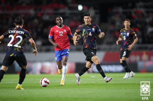 한국 축구대표팀 수비수 김민재(왼쪽 세 번째). /사진=대한축구협회