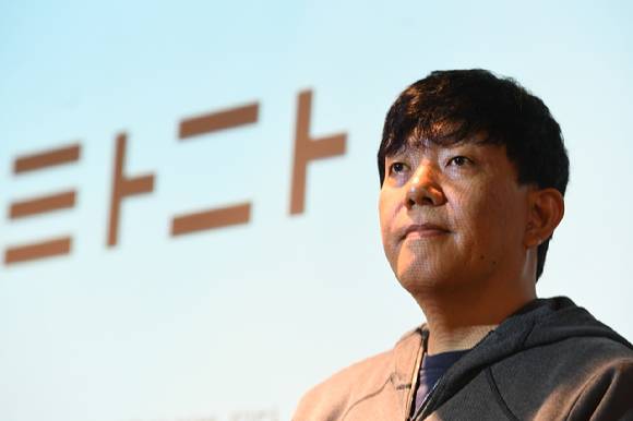 [아이뉴스24 이영훈 기자] 타다&택시 협업모델 '타다 프리미엄 론칭' 미디어데이가 21일 오전 서울 성수동 헤이그라운드 체인지메이커스에서 열렸다. 이재웅 쏘카 대표가 질문에 답하고 있다.