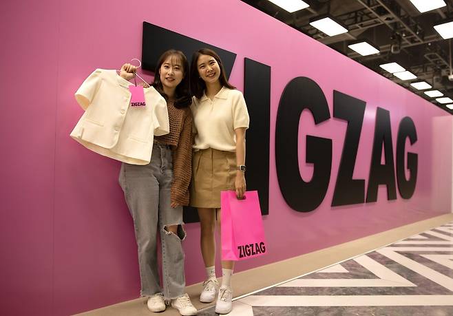 5월 25일 카카오스타일의 여성 패션플랫폼 지그재그가 서울 영등포구 더현대 서울 지하 2층에 선보인 첫 오프라인 팝업스토어 [지그재그 제공]