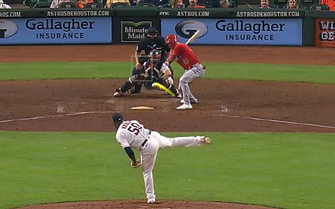 휴스턴 투수 헥터 네리스가 6회 1사 만루서 테일러 워드에게 던진 6구째 93.9마일 싱커가 몸쪽 낮은 코스로 들어가고 있다. 사진=MLB.TV 캡처