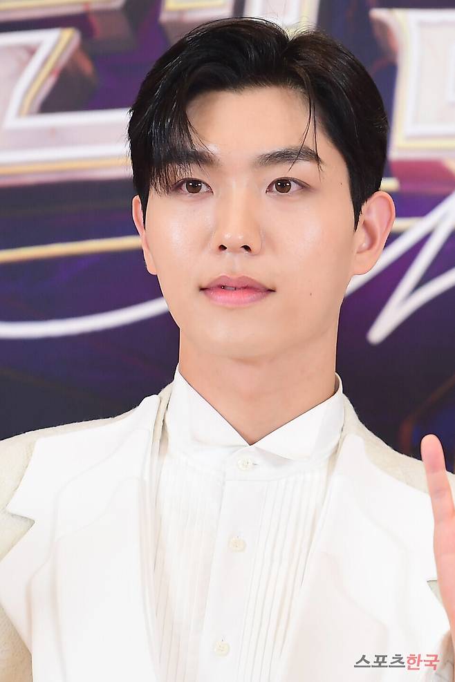 JTBC예능 '팬텀싱어4' 결승 진출 3팀 포토행사에 참석한 리베란테 진원. ⓒ이혜영 기자 lhy@hankooki.com