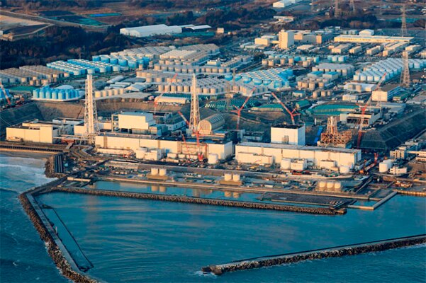 2월 24일 촬영한 일본 후쿠시마 원자력발전소 전경. /조선DB