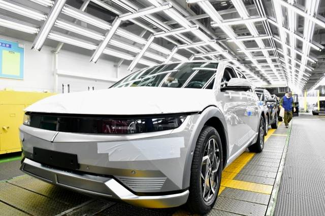 현대자동차 울산공장 ‘아이오닉5’ 생산라인. [현대차 제공]