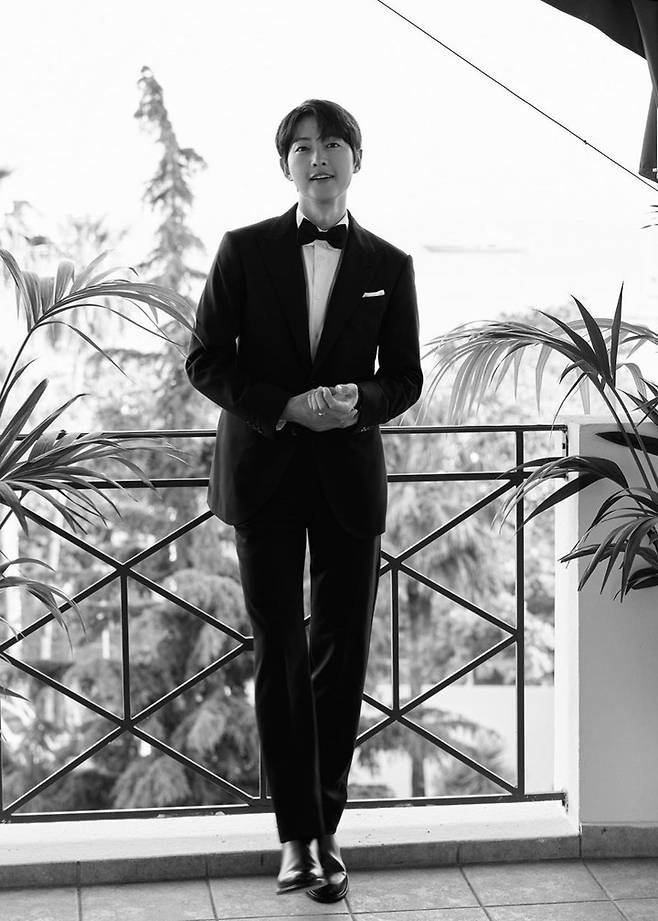 [서울=뉴시스] 배우 송중기는 2일 자신의 소셜미디어에 별다른 말없이 여러 장의 사진을 공개하며 근황을 전했다. (사진=송중기 인스타그램 캡처) 2023.06.02. photo@newsis.com *재판매 및 DB 금지