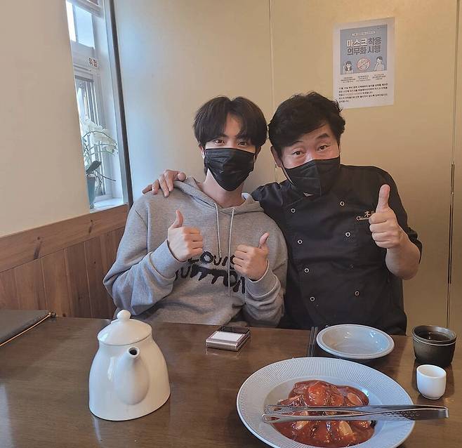 ▲ 방탄소년단 진(왼쪽), 이연복 셰프. 출처ㅣ이연복 인스타그램