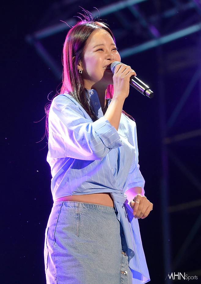 Paju, Korea) On the 3rd, Seowon Valley Green Concert was held at Seowon Valley Golf Club in Paju City, Gyeonggi Province.On this day, singer Baek Ji-young is presenting the stage.In this concert, which started in 2000, domestic musicians will perform on the stage of golf course fair Lee Jin-hyuk and green. The golf course will be open from 12 noon and the performance will start at 6 pm.Prior to the performance, there will be a long-distance tournament, a putt tournament, an approach contest, and a warehouse outlet mall hosted by Calla Lee Jin-hyuk Golf.Seo Band, Jin Sung, Jang Min Ho, Park Gun, Hoa Urim, Kim Tae Yeon, Baek Ji-young, Kim Won Joon, Jung Dong Ha, Had Dong Kyun, Kim Yeon Ji, MC Park Mi Sun, Pentagon, AB6IX, Lee Teuk, Shindong, BuryBury, Tien, Yunite, Weekly, Billy, Dream Catcher, Kim Jae Hwan and Espero perform with talent donations.