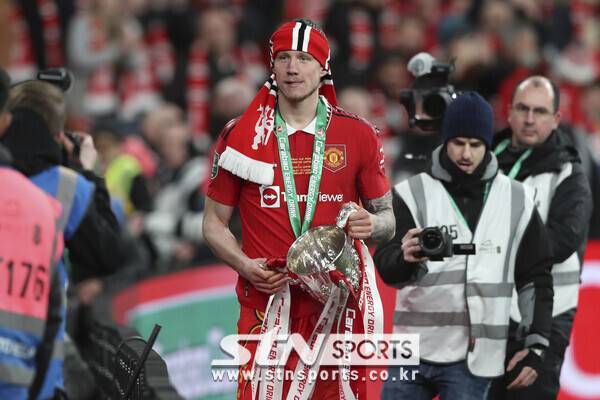 리그컵 우승 당시의 바웃 베호르스트. 사진┃뉴시스/AP