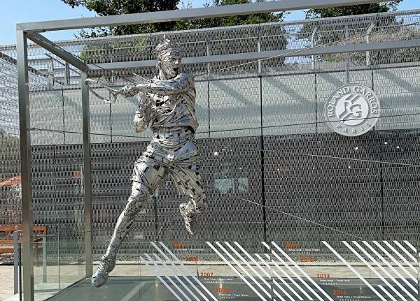 박물관이 있던 자리에 들어선 라파엘 나달 동상