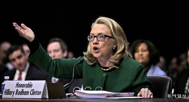 2013년 상원 청문회에 출석한 힐러리 클린턴 국무장관. 상원 홈페이지