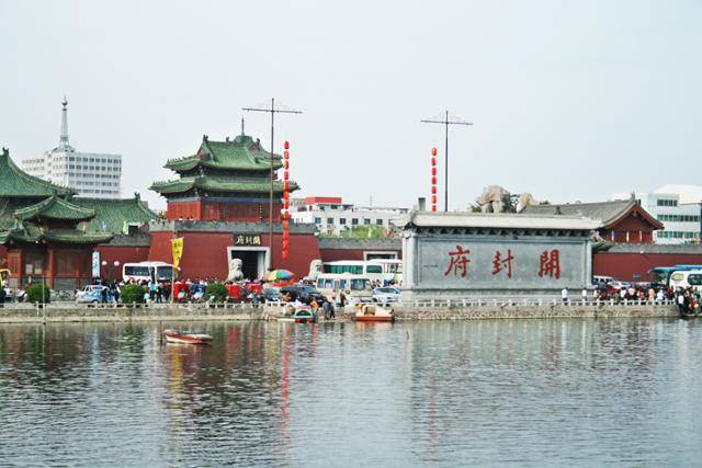 카이펑 포공호에서 본 개봉부. ⓒ최종명