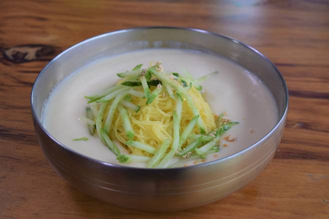 Kongguksu at Gongju Kalguksu (Kim Hae-yeon/ The Korea Herald)